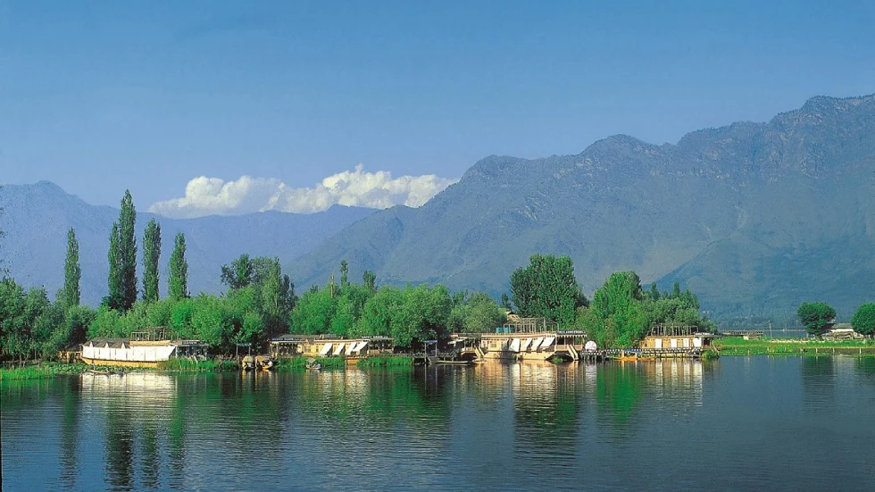 Kashmir India photography spots mountains lake