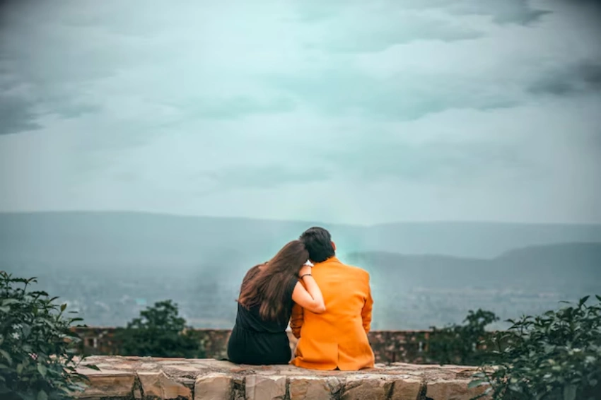 Best Romantic Hill Stations in India scenic mountain couple view